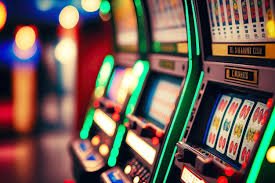 Simbol keamanan digital melindungi data dan transaksi pengguna aplikasi rajabandot88