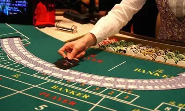 Ikon kunci digital menggambarkan keamanan data pribadi pengguna rajabandot88